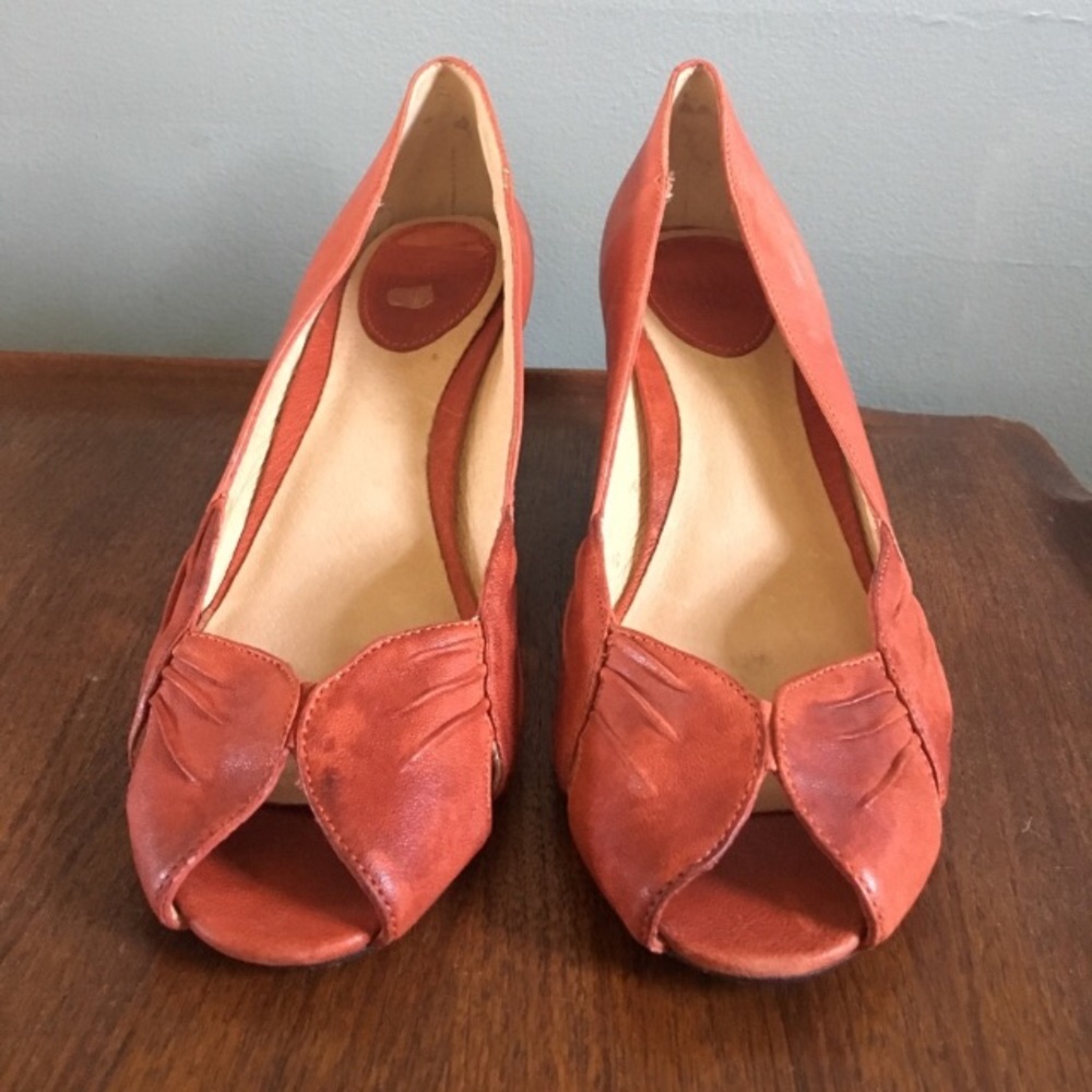 Fye Ada pleat peep toe heels in coral